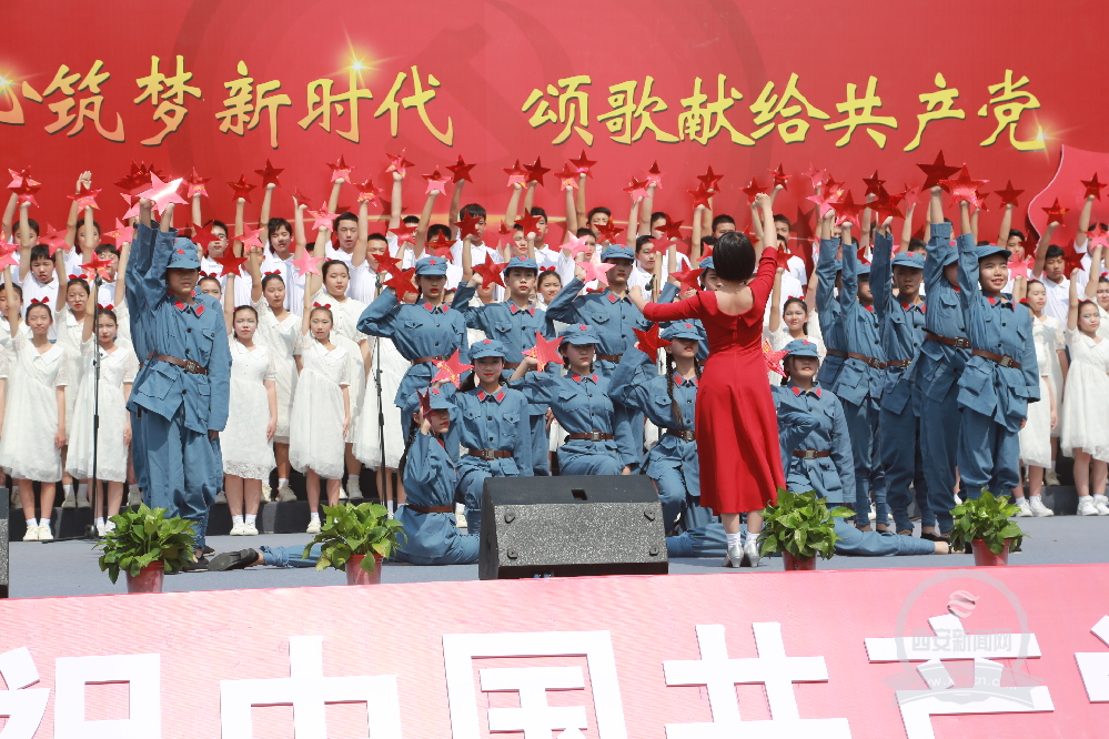 展师生风采 抒爱国情怀——高新一中初中校区校园艺术节侧记